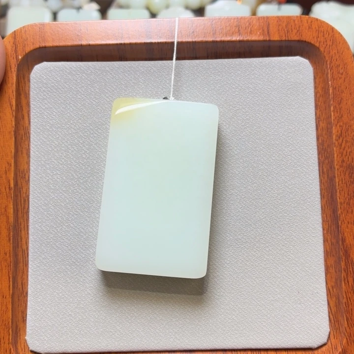 m***e和田玉未镶嵌颈饰