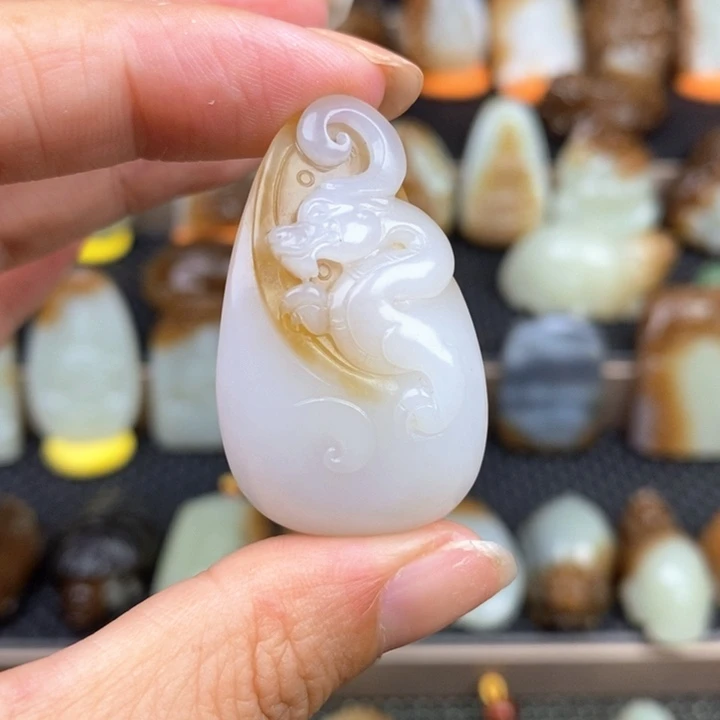 和田玉未镶嵌颈饰