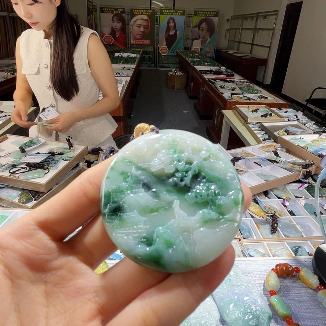 翡翠未镶嵌颈饰一