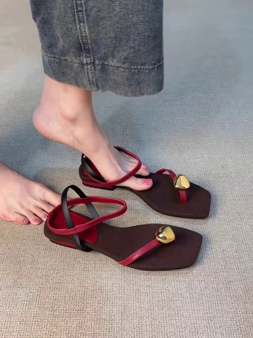 羊皮版~小众气质方头低跟金属扣夹趾凉鞋时尚简约一字带露趾凉鞋