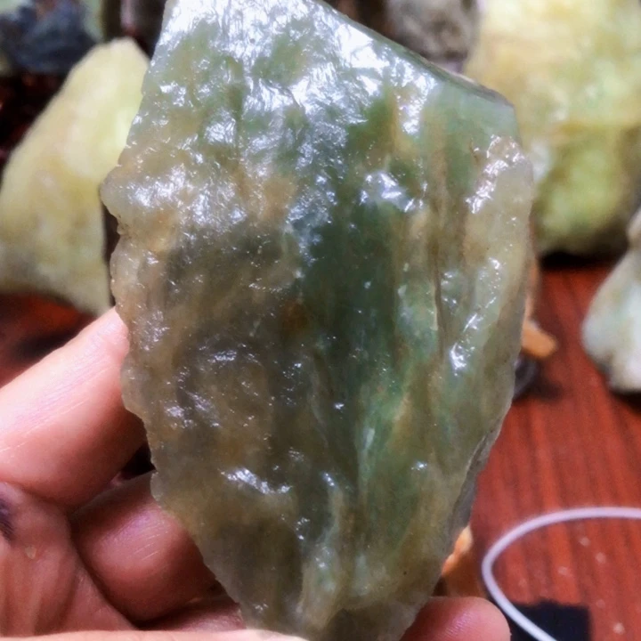 蛇纹石玉未镶嵌珠宝奇石