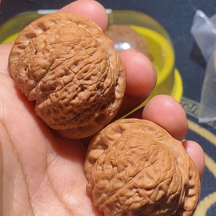 【闪购商品】文玩核桃吊坠小****?血麒麟