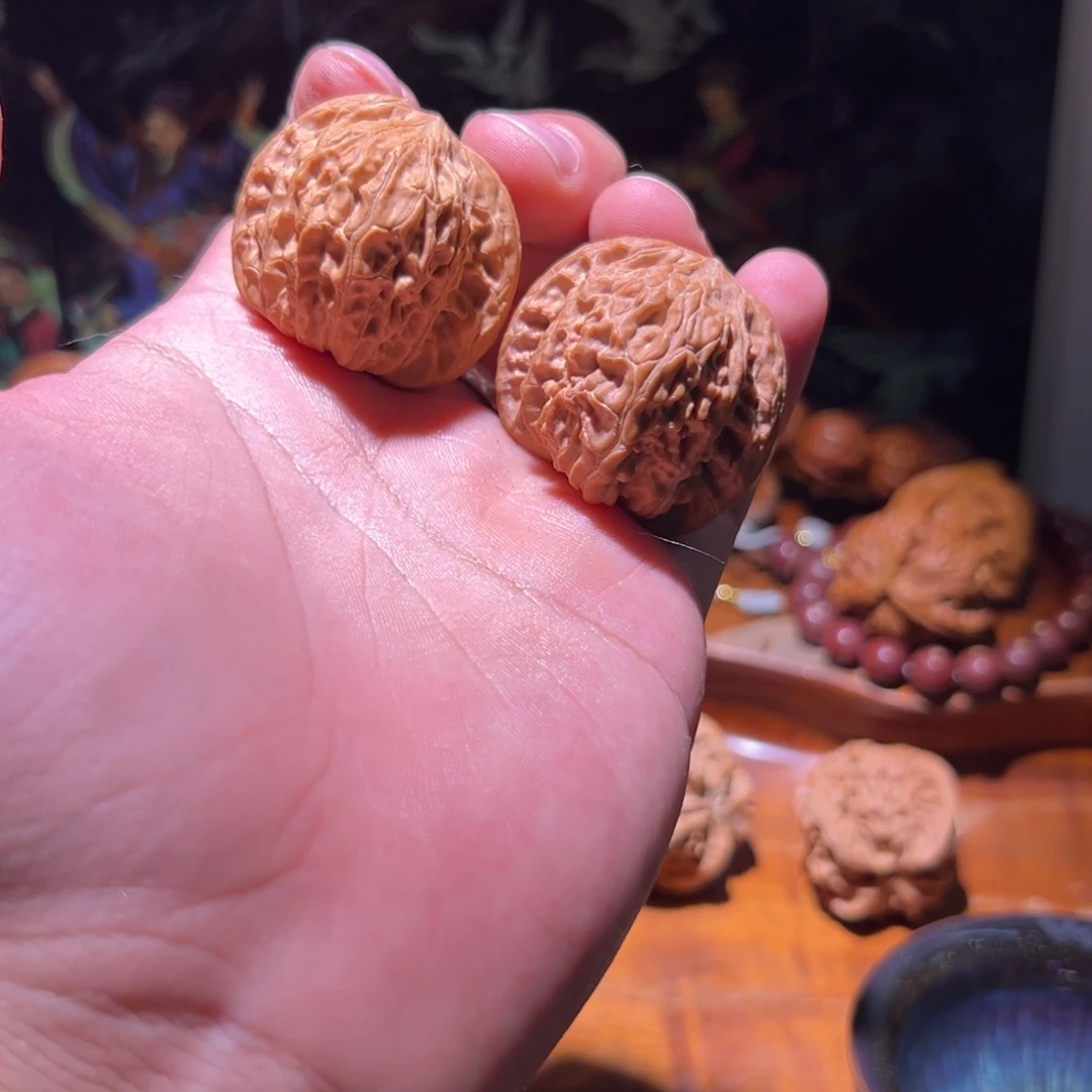 文玩核桃把件38红皮山地正磨，轻微色差