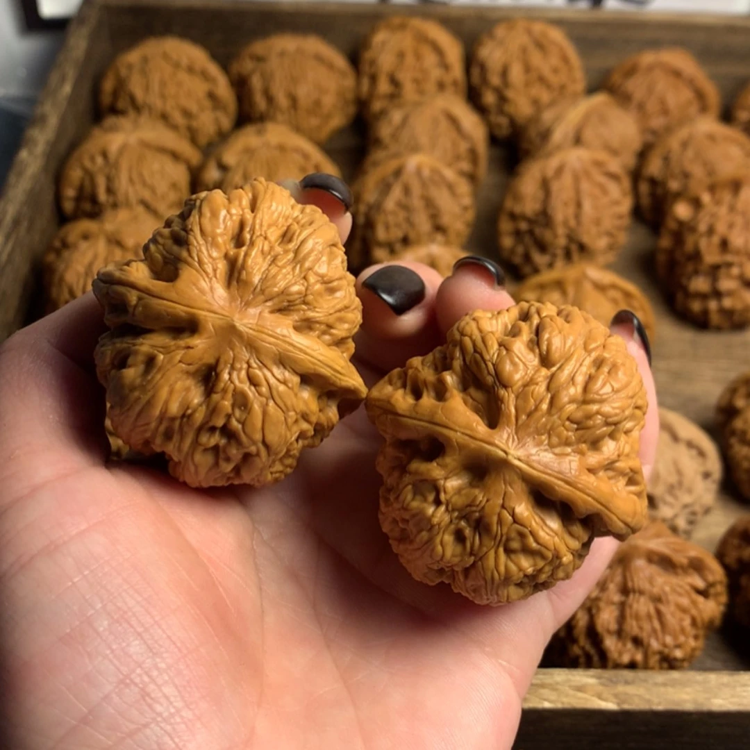 【闪购商品】文玩核桃吊坠好***莓瑕疵