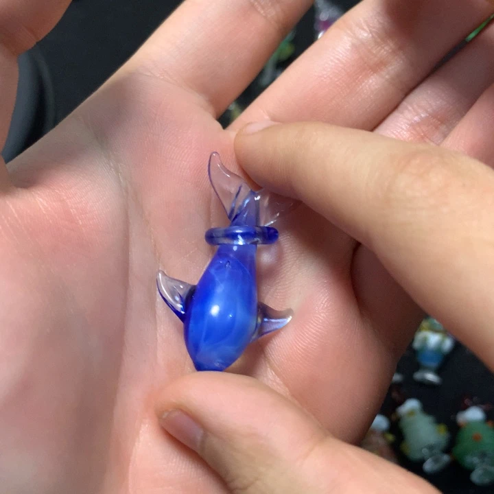 颈饰琉璃大鲸鱼1个