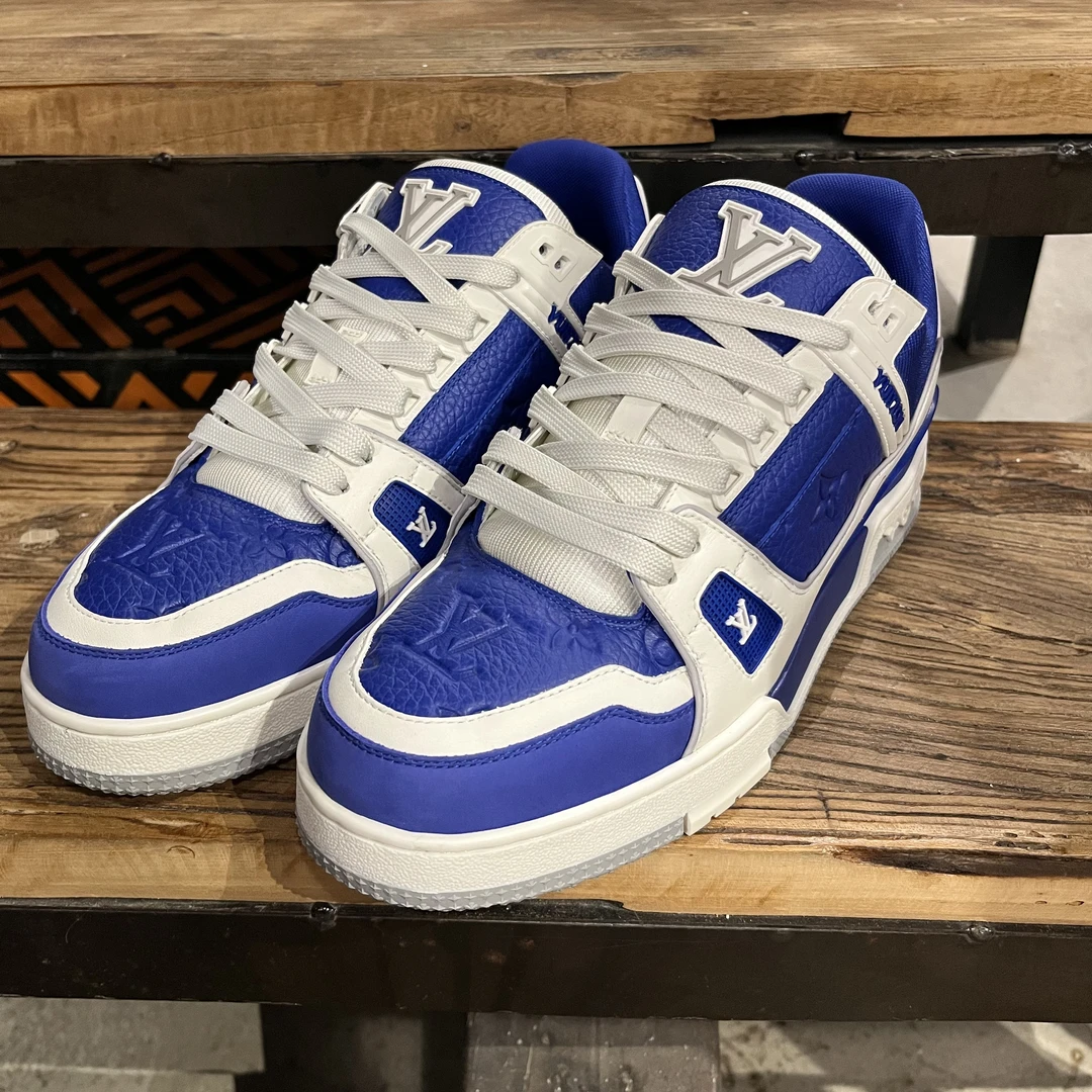 未使用 LouisVuitton/路易威登 新款宝石蓝浮雕trainer时尚板鞋