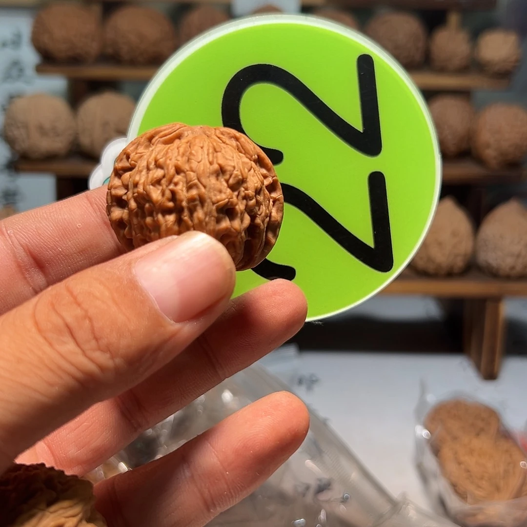 T****9文玩核桃，绿色22号