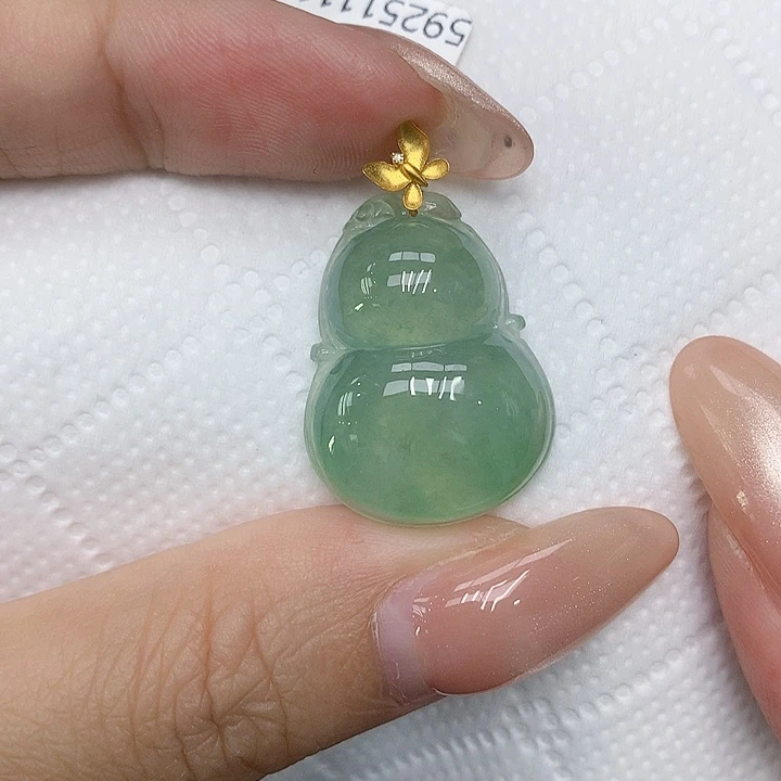 颈饰18K金镶嵌翡翠