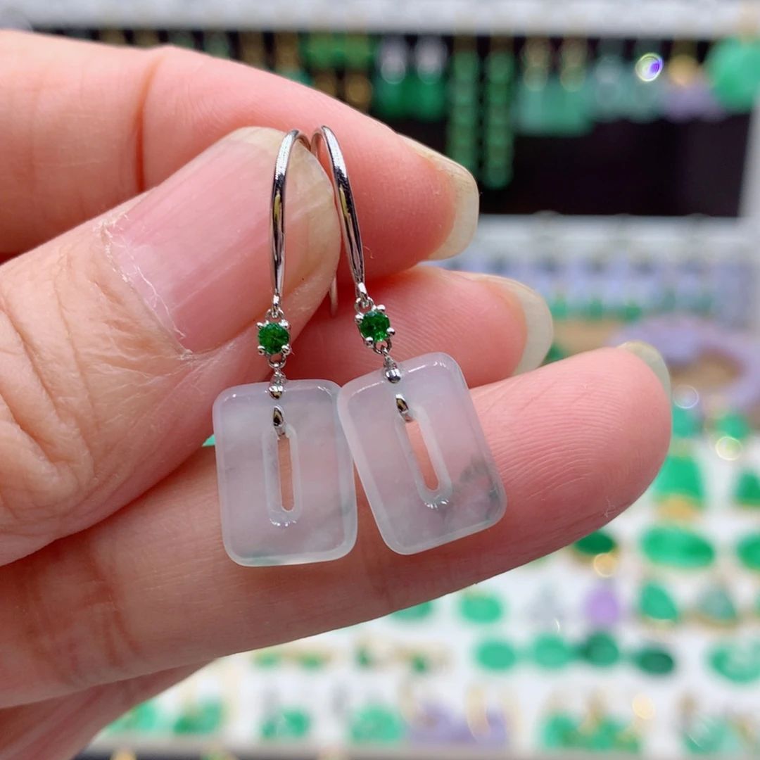 翡翠18K金镶嵌耳饰的