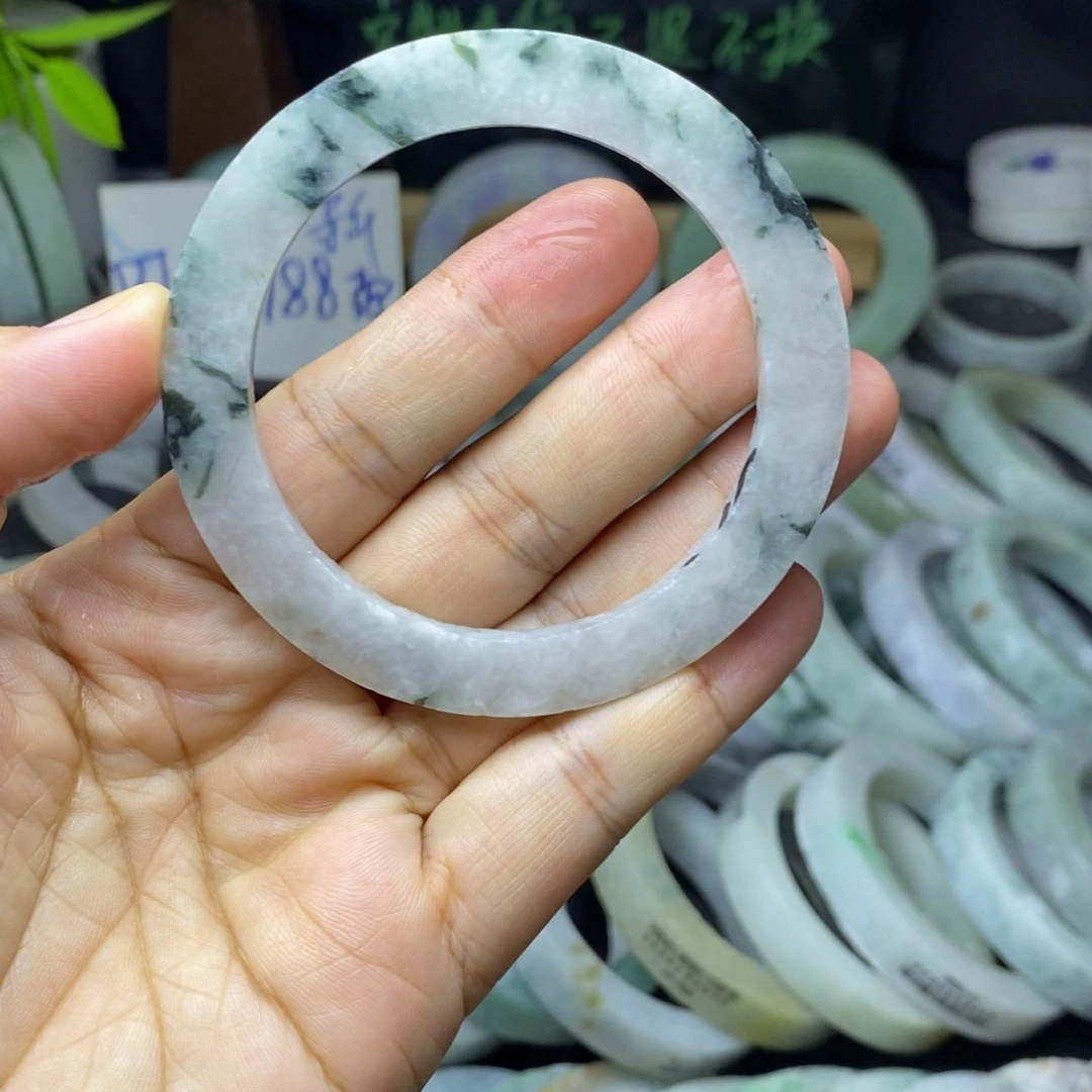 定制翡翠未镶嵌手镯