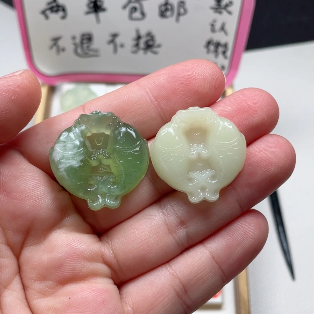 j***g未镶嵌蛇纹石玉颈饰