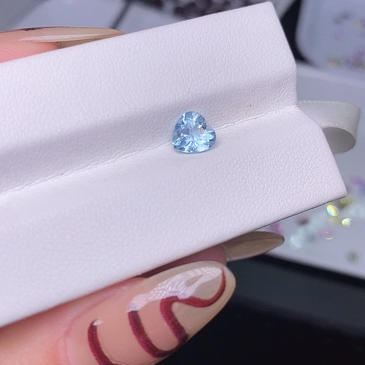 海蓝宝石裸石未镶嵌