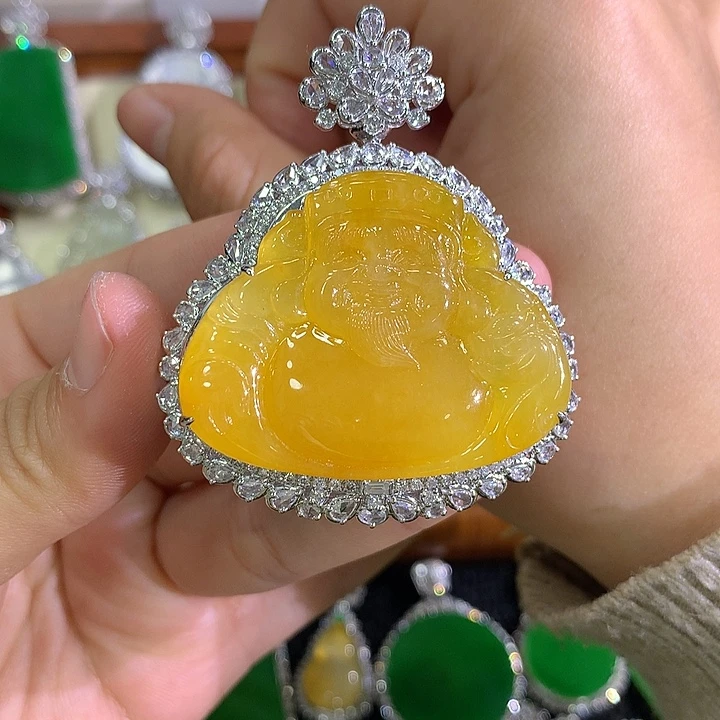 翡翠18K金镶嵌颈饰财神