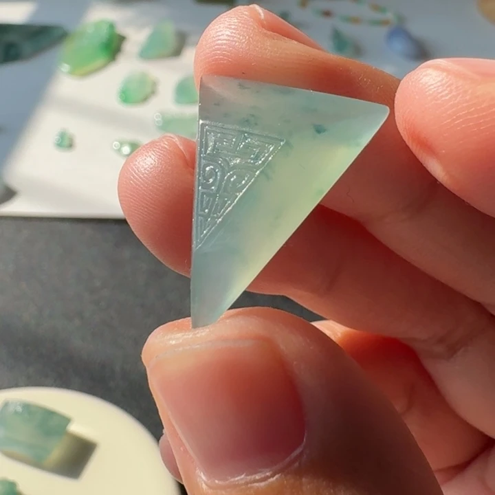 定制翡翠未镶嵌仿古牌