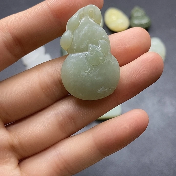 颈饰未镶嵌和田玉吉**照