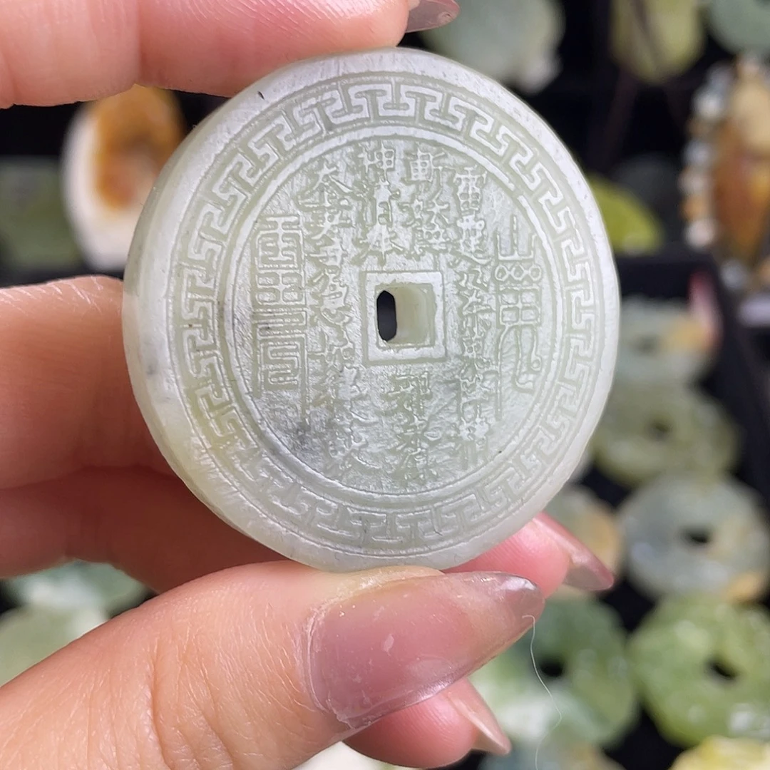 岫玉未镶嵌颈饰吊坠