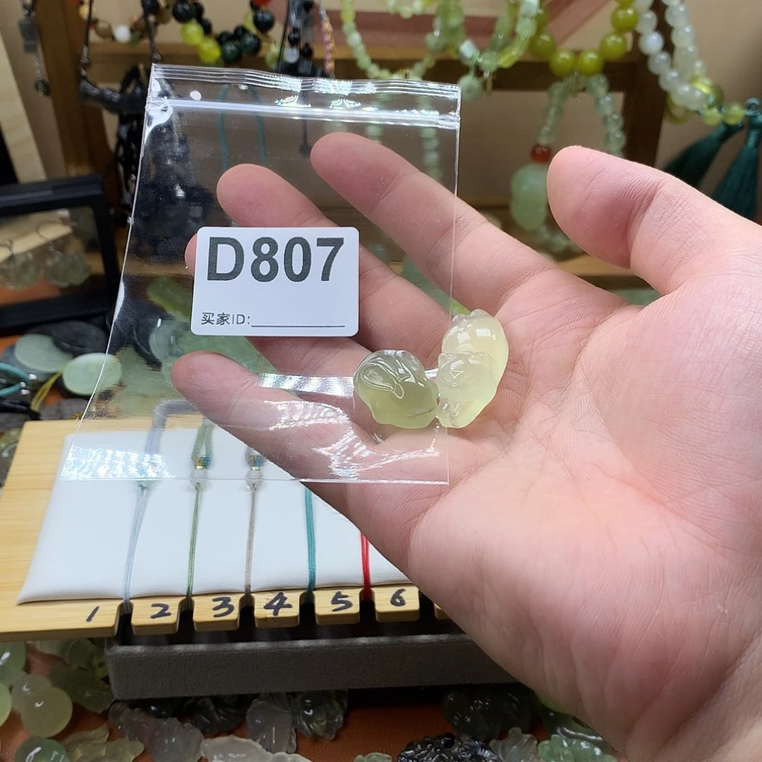 寥***寥蛇纹石玉未镶嵌颈饰