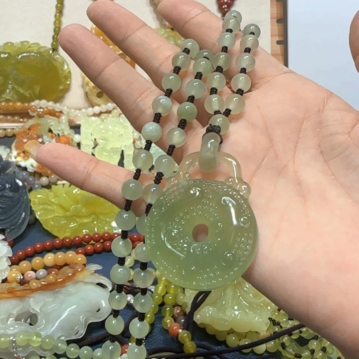 未镶嵌蛇纹石玉吊坠