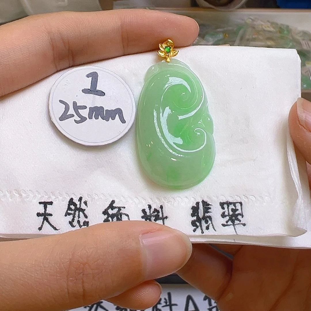 翡翠颈饰18K金镶嵌翡翠