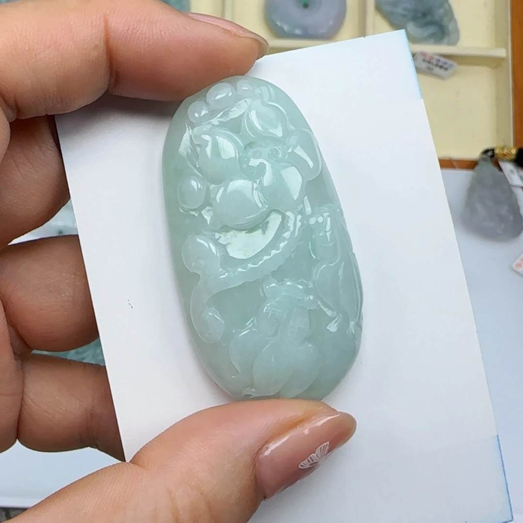 颈饰未镶嵌翡翠，