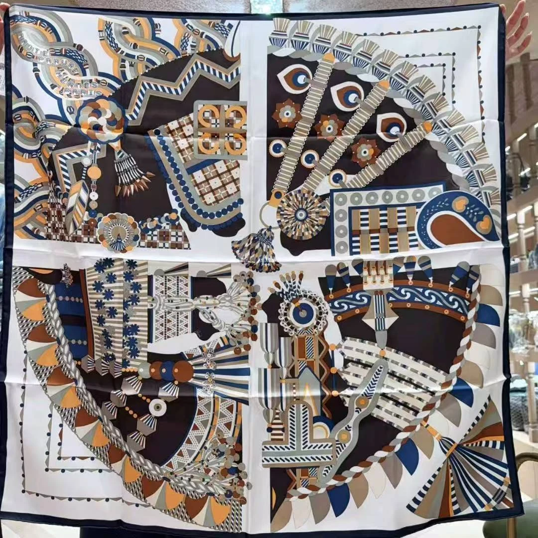 未使用 Hermes/爱马仕 “Haute Parure”丝巾 尺寸:90x90cm