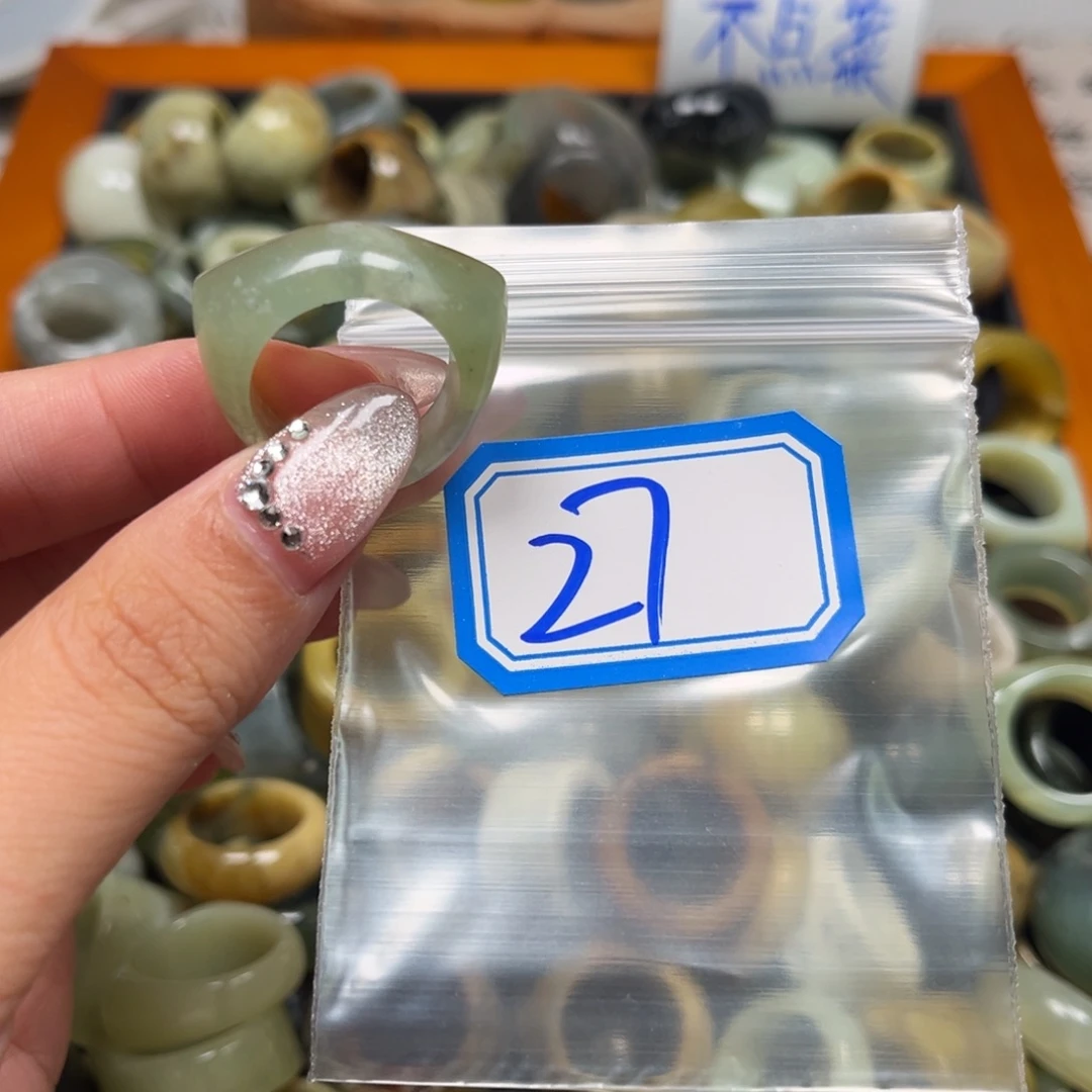 灯***个蛇纹石玉未镶嵌珠宝奇石