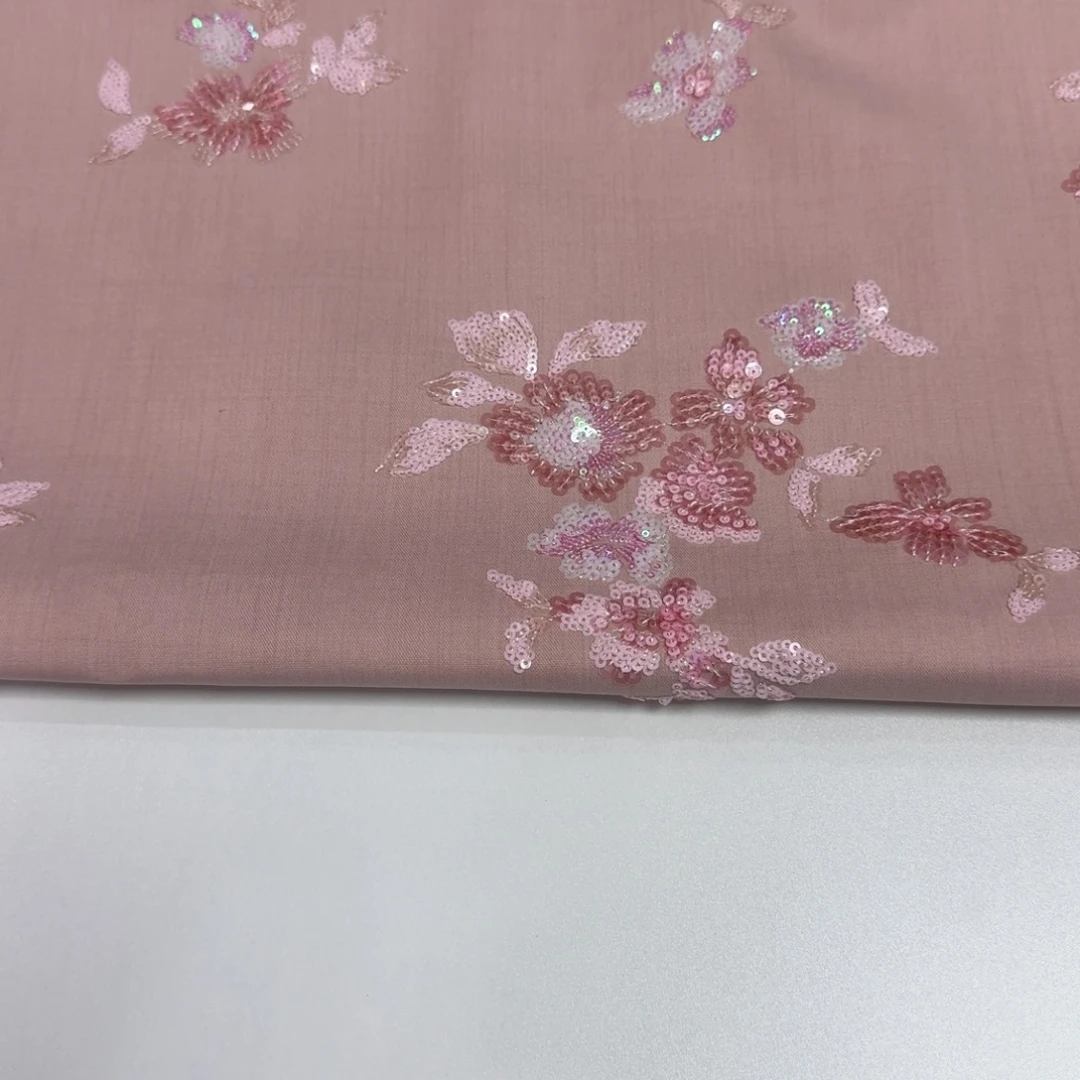 粉色西装料刺绣一抹