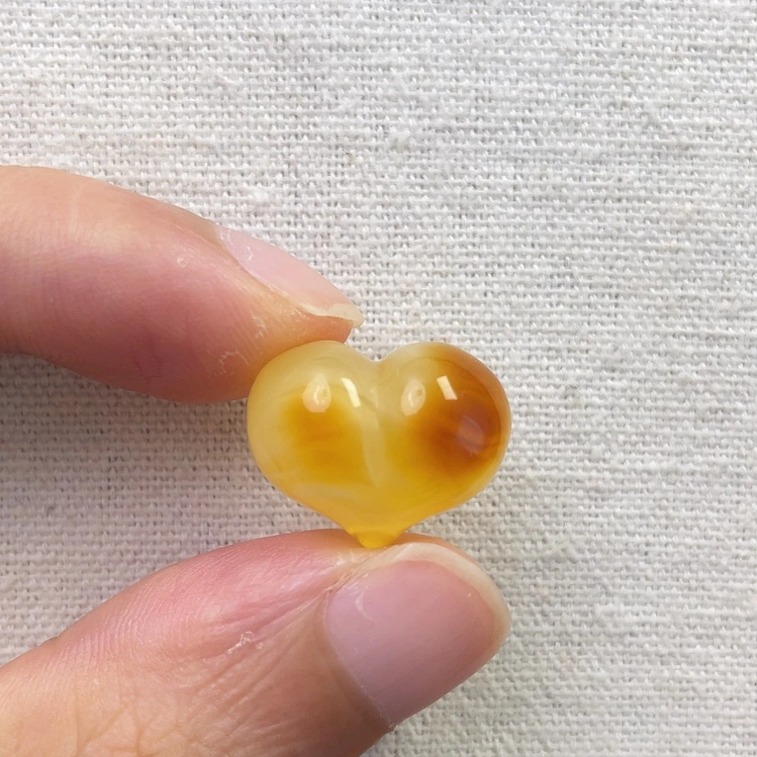 琥珀未镶嵌裸石屁桃