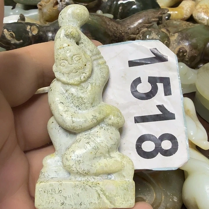 透闪石-蛇纹石玉未镶嵌颈饰