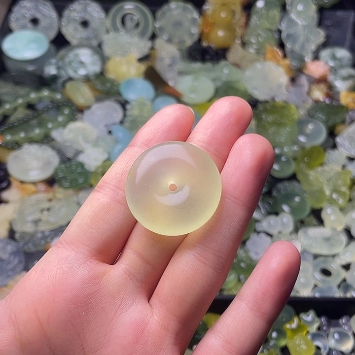 蛇纹石玉合金颈饰平安扣