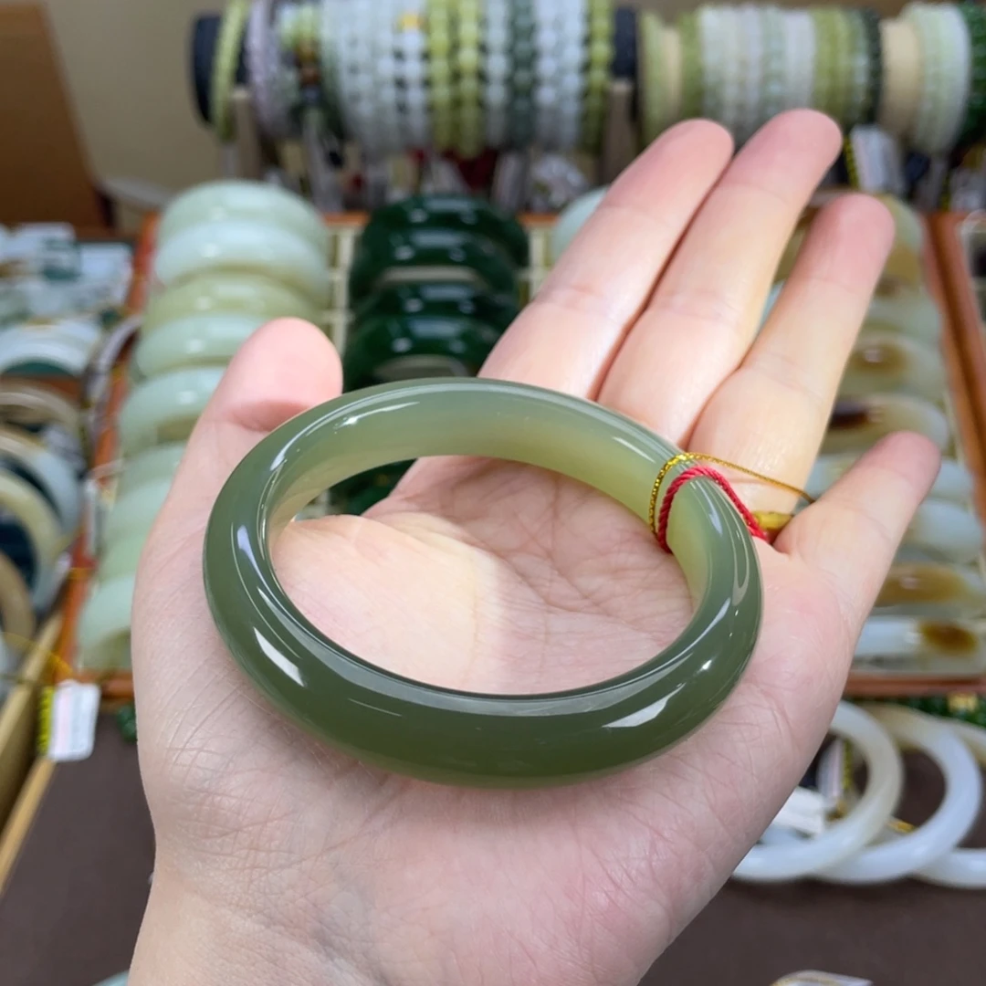 和田玉未镶嵌手镯