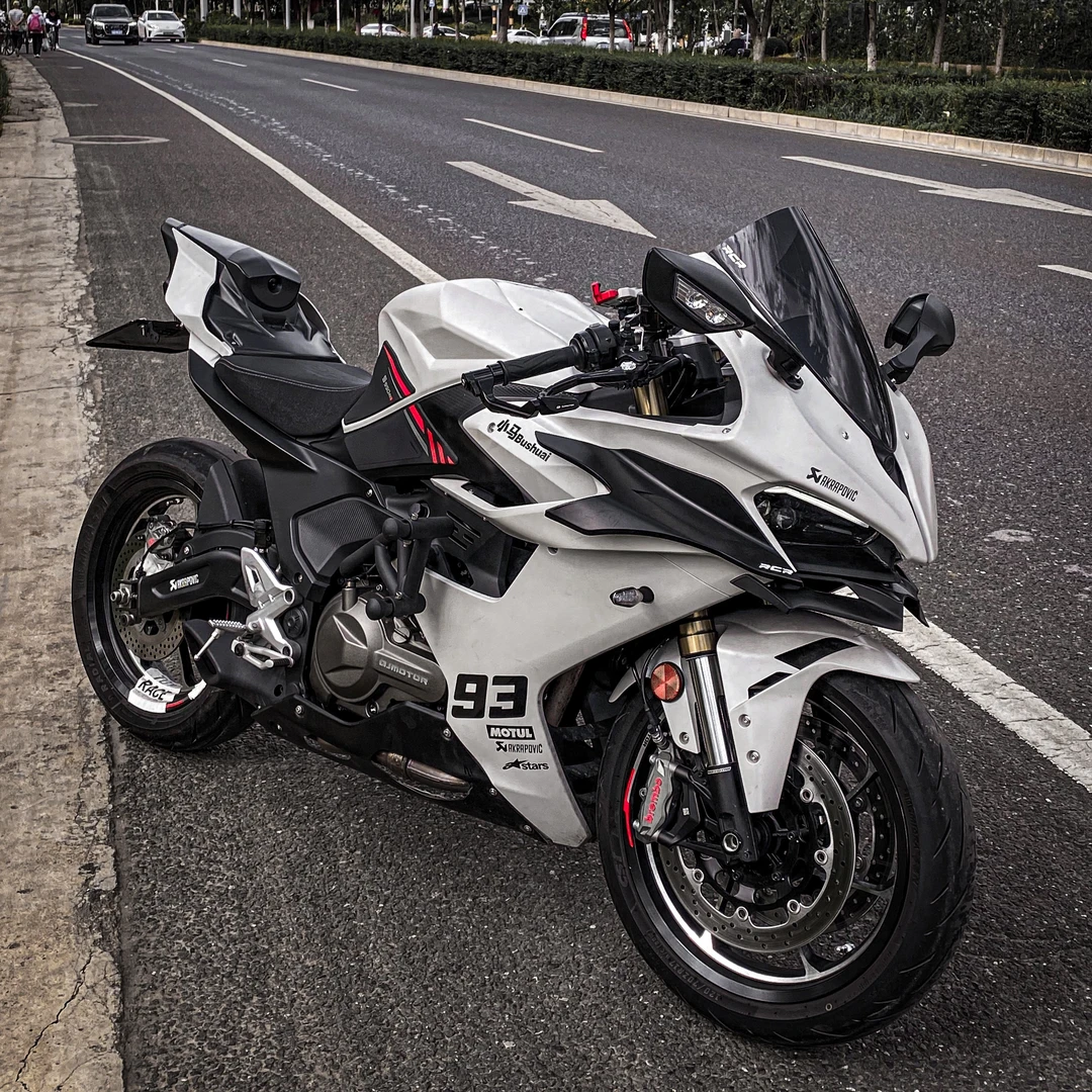 钱江赛550s改装RCR加高油箱罩，装备贴合快速无损安装