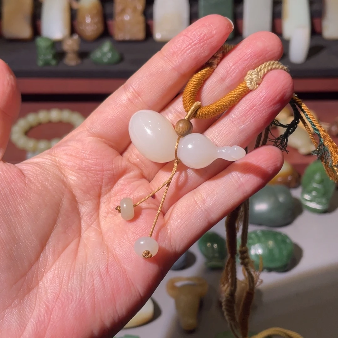 （***布和田玉未镶嵌颈饰