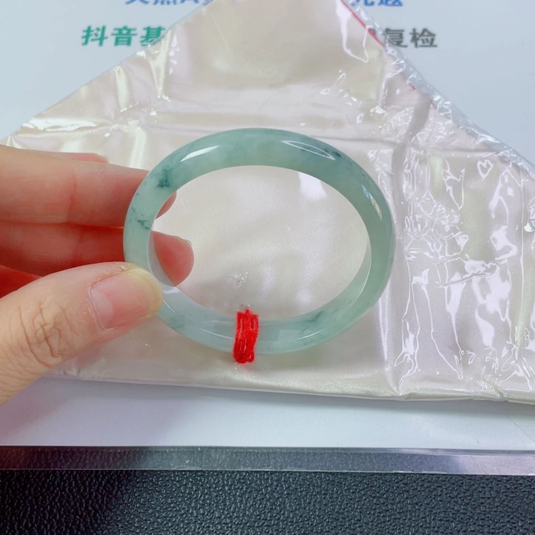 为***力翡翠未镶嵌手镯天然