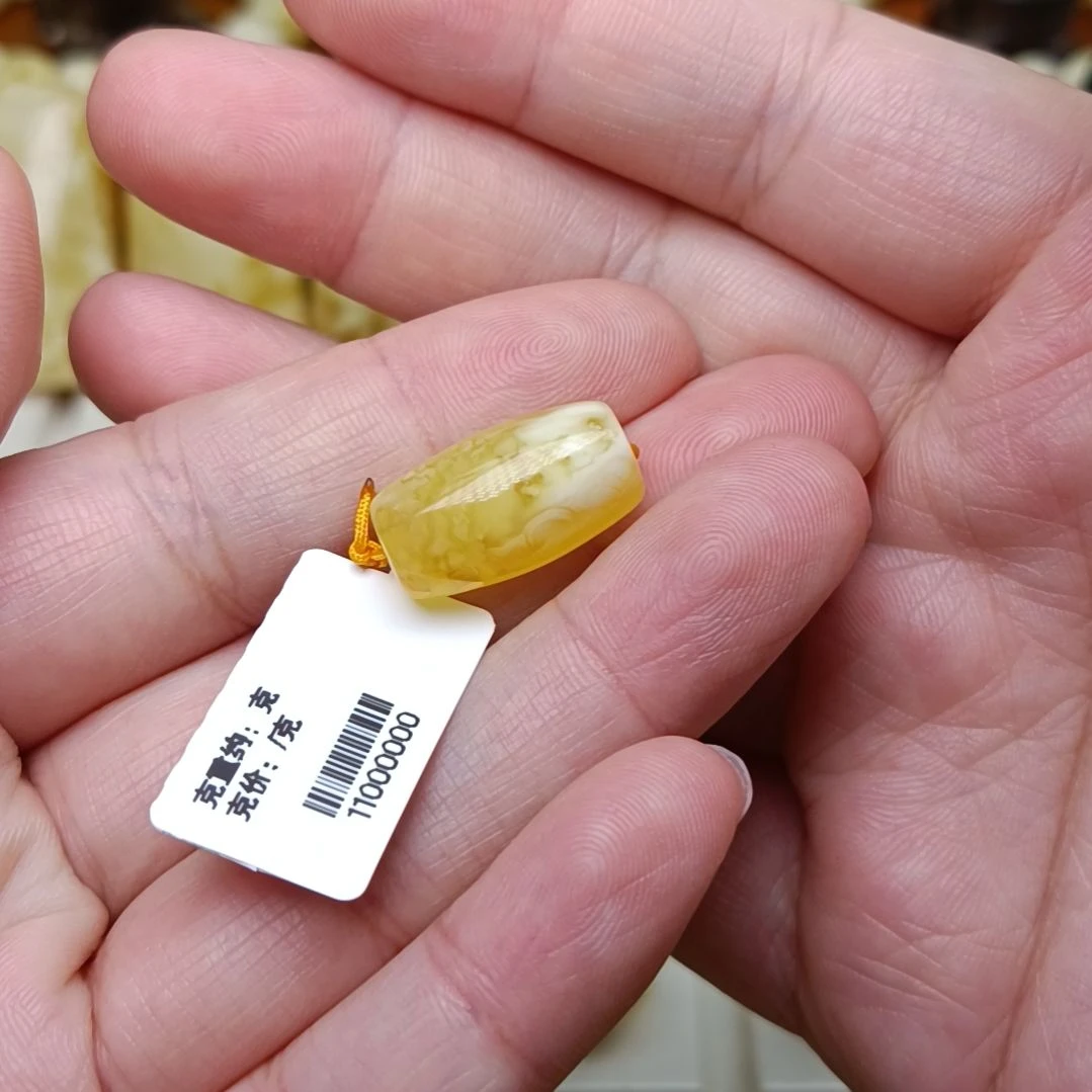 蜜蜡裸石未镶嵌杨***、桶珠