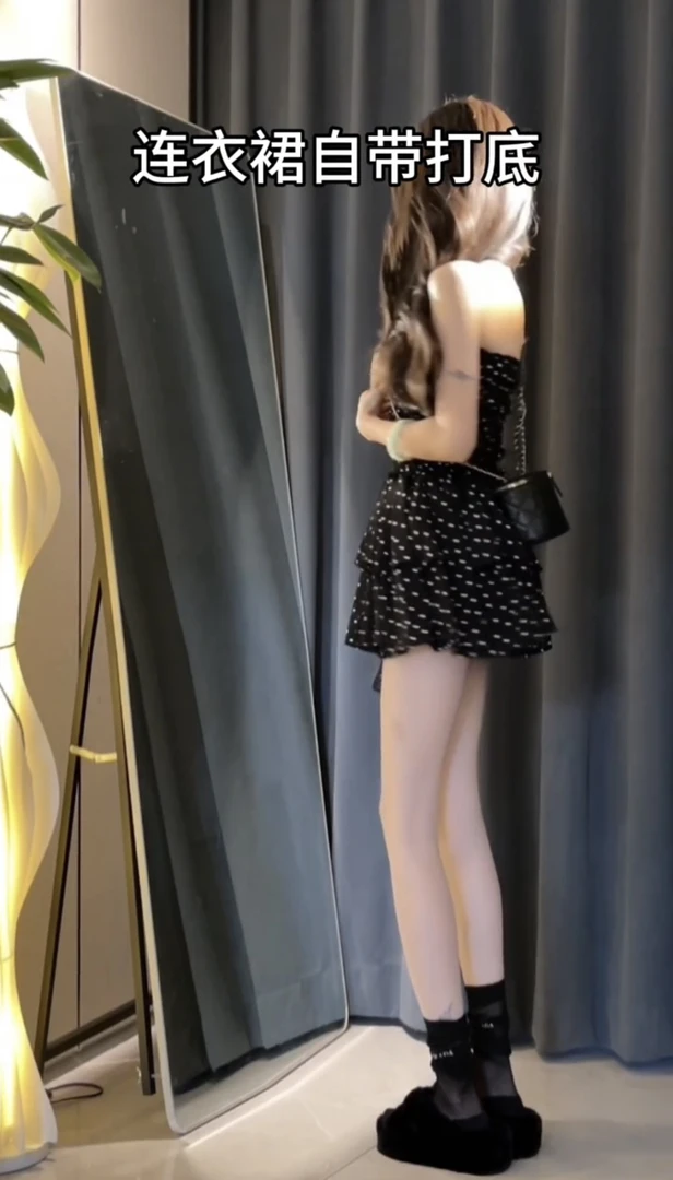 一字肩黑色波点抹胸连衣裙女装夏季法式甜美气质裙子收腰a字短裙