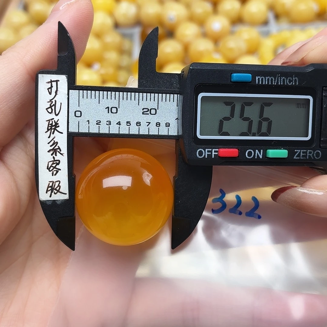 蜜蜡未镶嵌裸石微瑕焦皮料