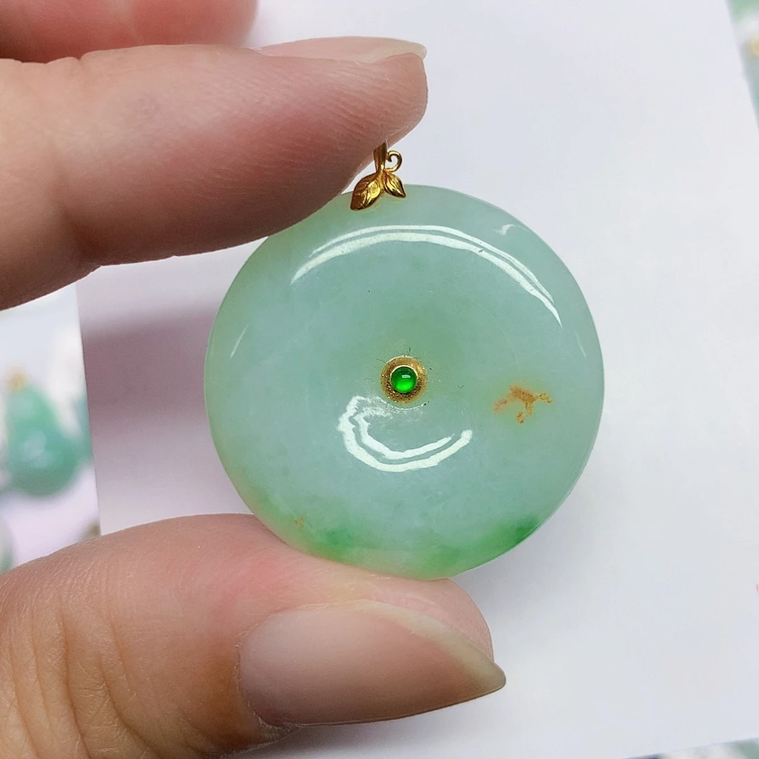 翡翠18K金镶嵌颈饰平安扣