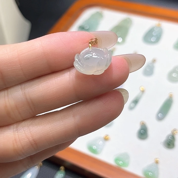 颈饰18K金镶嵌翡翠