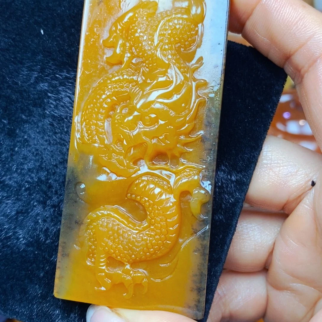 未镶嵌石英质玉（黄龙玉）颈饰