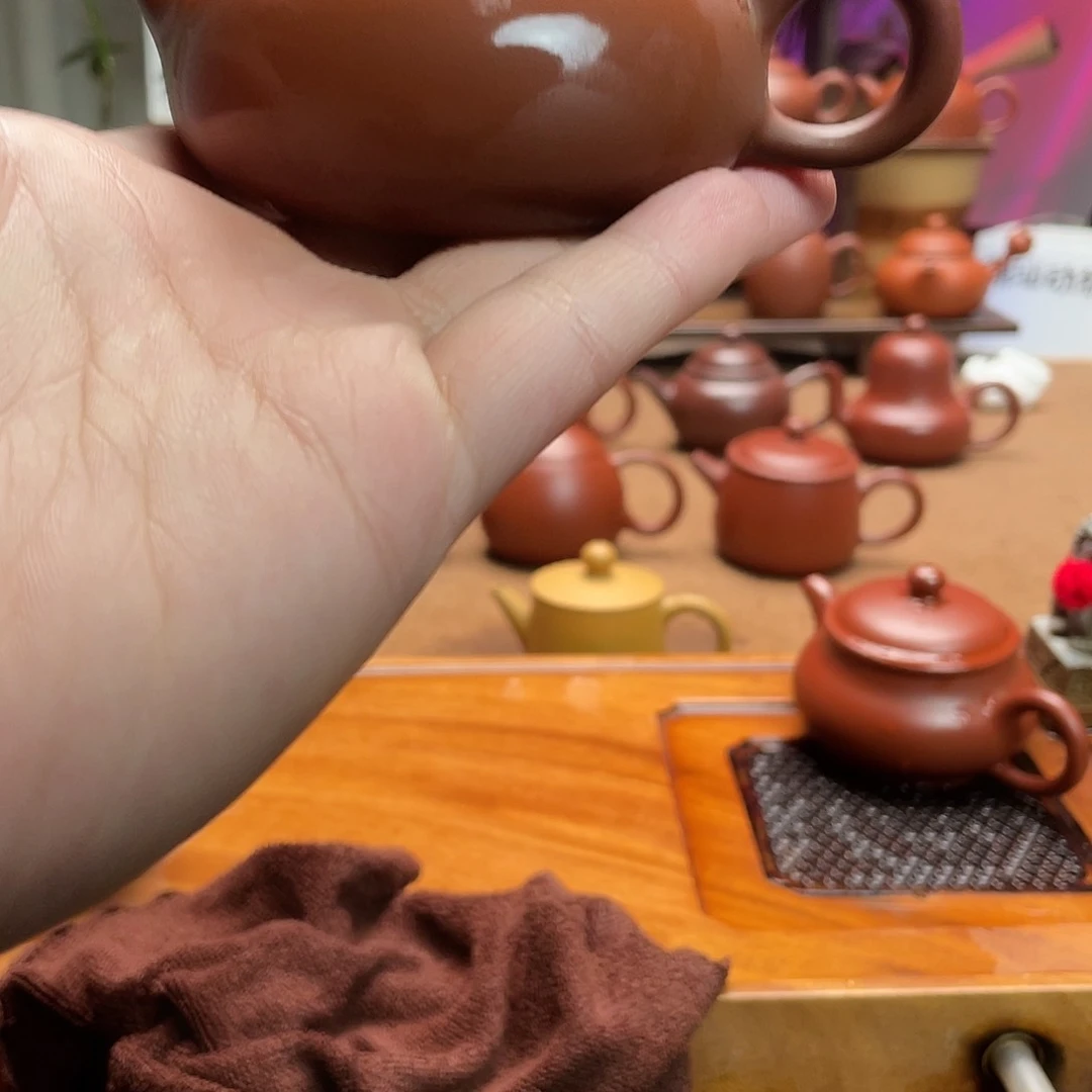 紫砂茶壶岭**人手拉壶寒江