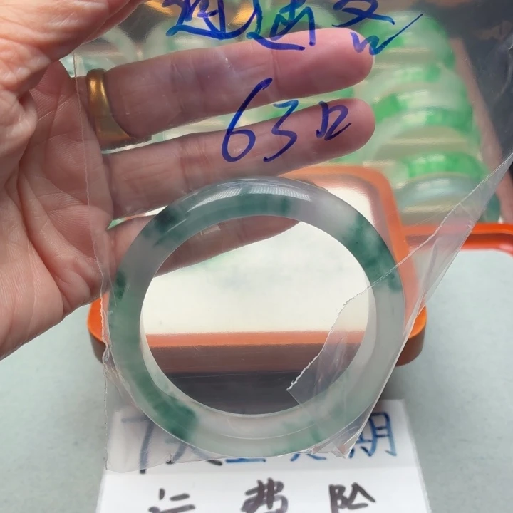 逍***客石英质玉未镶嵌手镯