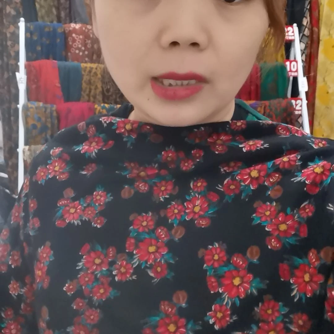 混纺黑底红色小太阳花2米