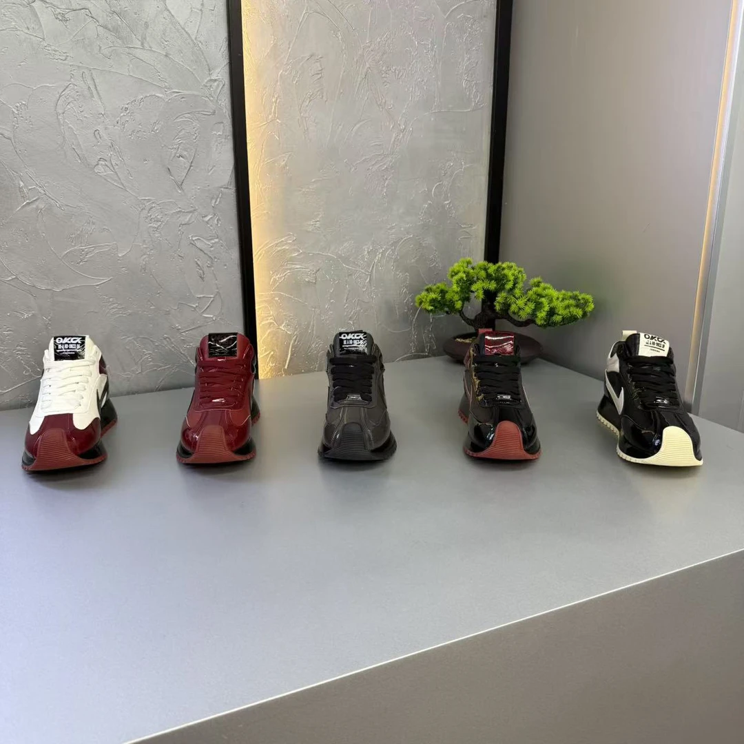 2025年冬季新款时尚潮流百搭休闲鞋加绒保暖中帮男士运动鞋2-1329