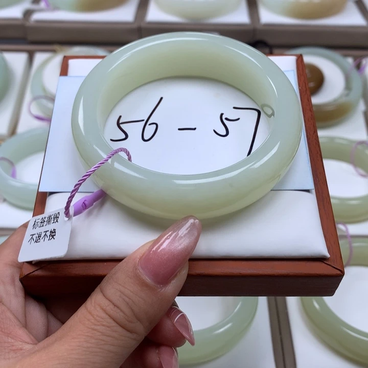 未镶嵌戒指和田玉