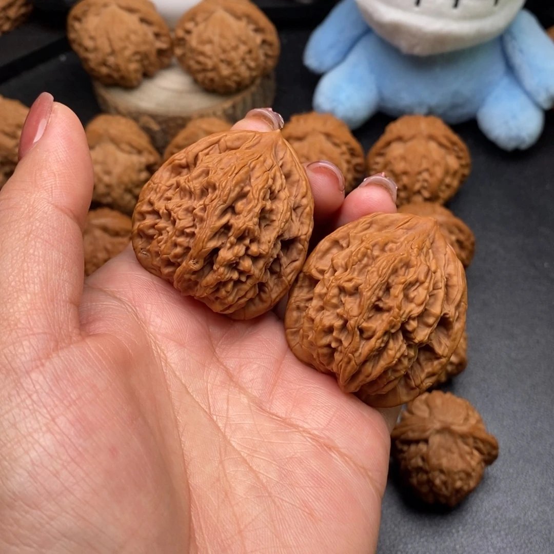 文玩核桃吊坠瑕疵虎头40