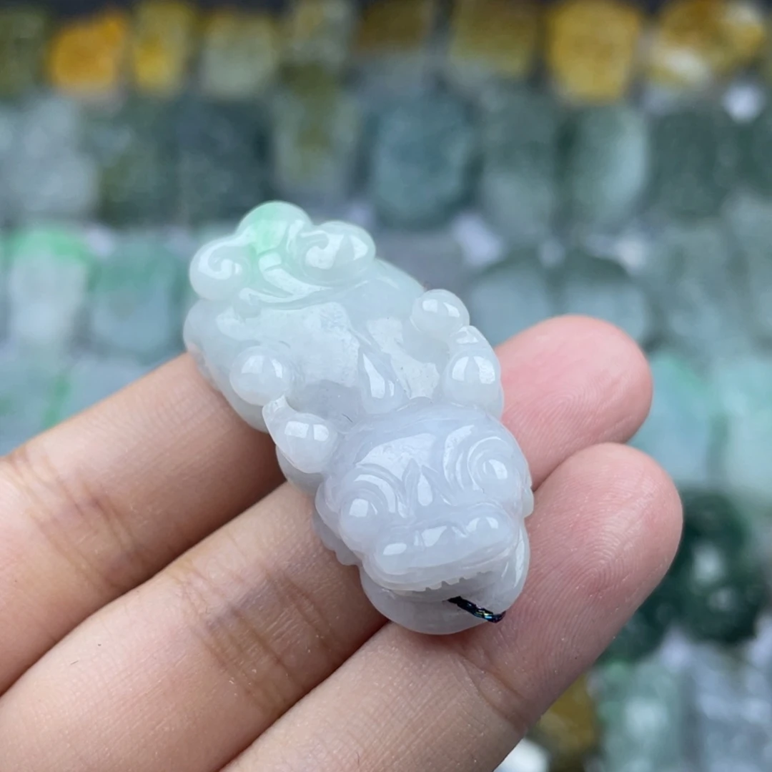 翡翠未镶嵌颈饰貔貅
