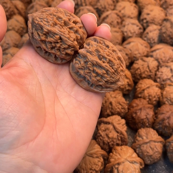 -***-文玩核桃吊坠虎头