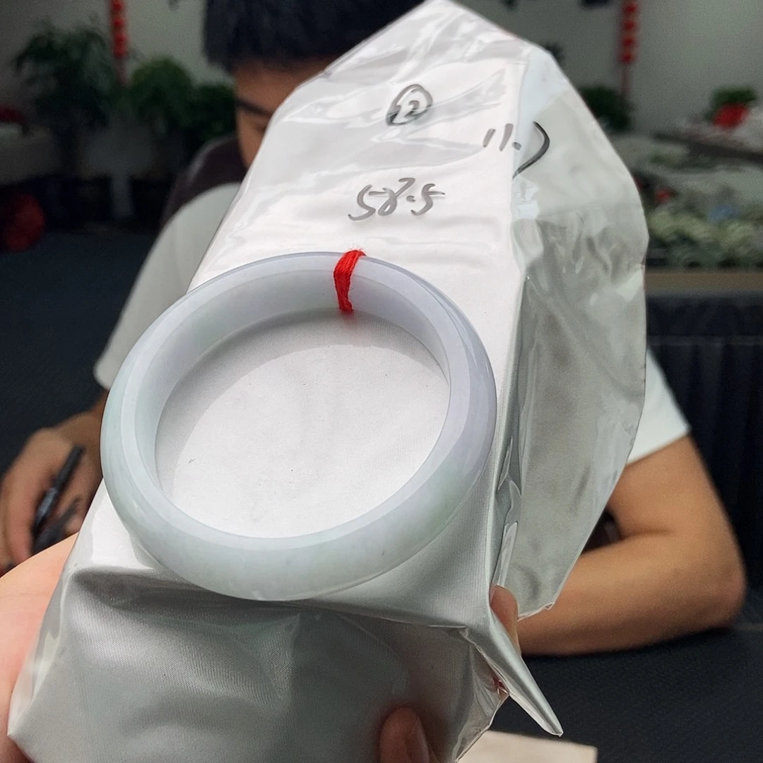 翡翠手镯未镶嵌拍一发一