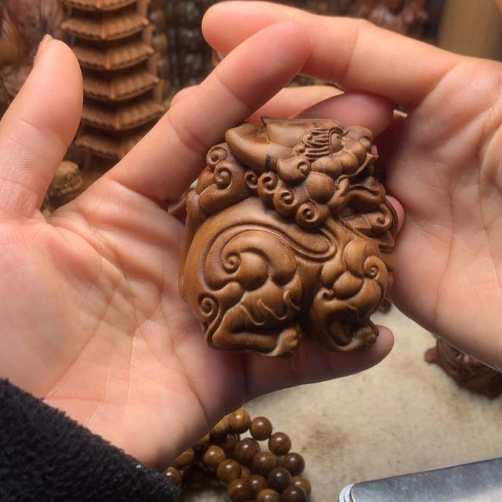 檀香木其他老山檀香手把件瑕疵